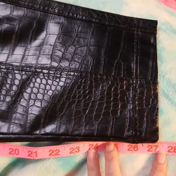 Stylish Outfit Fuax Leather Pants Sz 8 +Silky camisole+Gold-tone Necklace - Picture 8 of 10